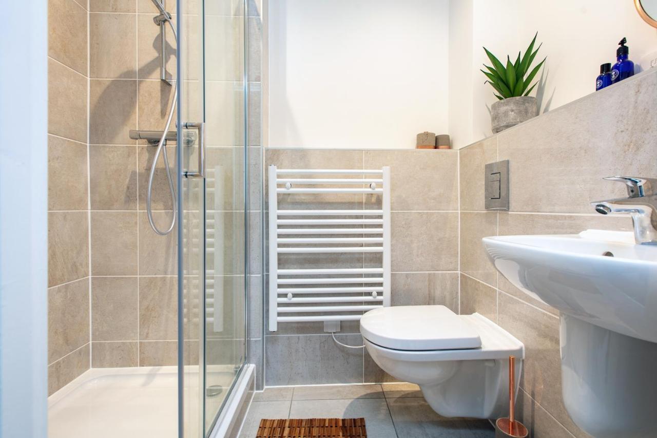 City Centre - Free Parking - Stylish 2 Bedroom Apartment 布里斯托 外观 照片