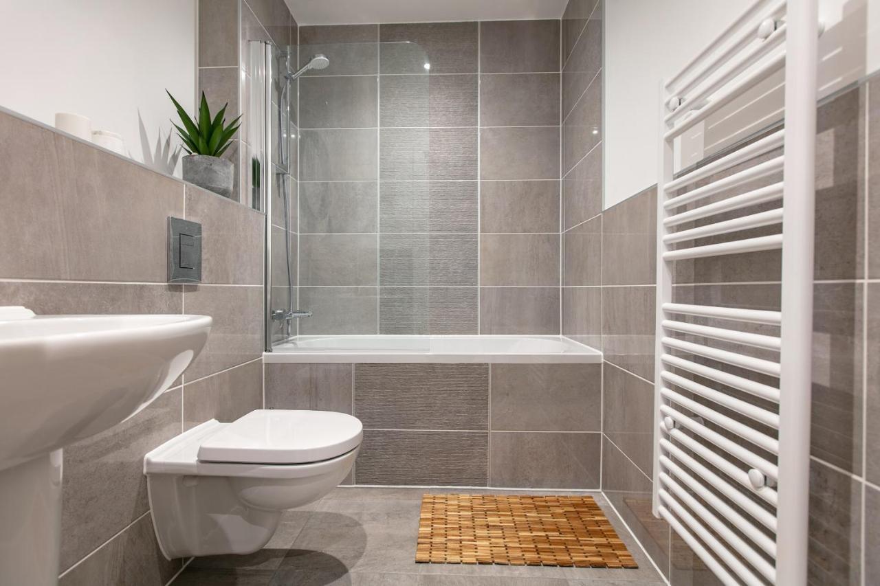 City Centre - Free Parking - Stylish 2 Bedroom Apartment 布里斯托 外观 照片
